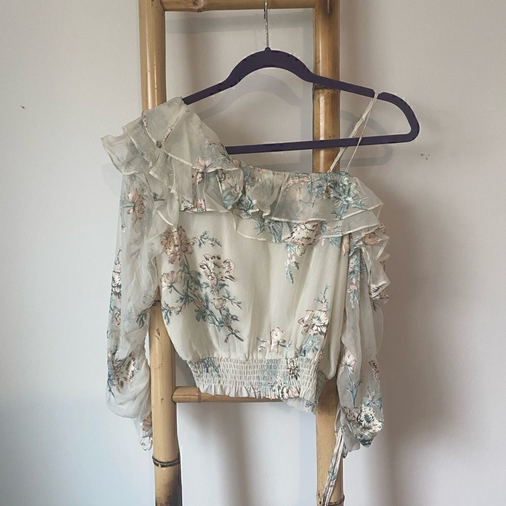 ASTR THE LABEL *NWT* SMALL Ivory Flowered One Shoulder Top - Picture 8 of 9